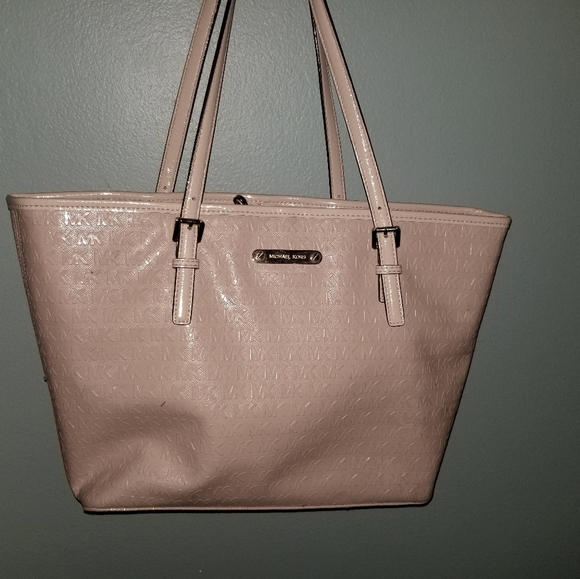 Michael Kors Handbags - Send me an offer! Michael Kors beige tote Handbag